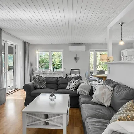 M352-vaeggerlose-pebertraevej-1 * Bøtø By