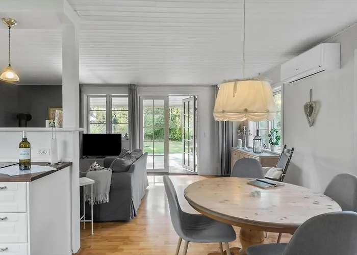 M352-vaeggerlose-pebertraevej-1 Ferienhaus Bøtø By